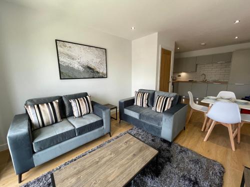 Handsworth Apartment | Stylish and Modern 2BR Apartment with Parking
