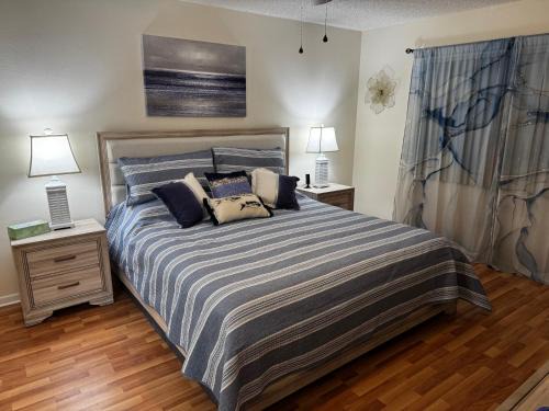 Trailer Estates Apartment | Stylish and Modern Shorewalk condo close to top beaches, heated pools, hot tub, IMG Academy, dining