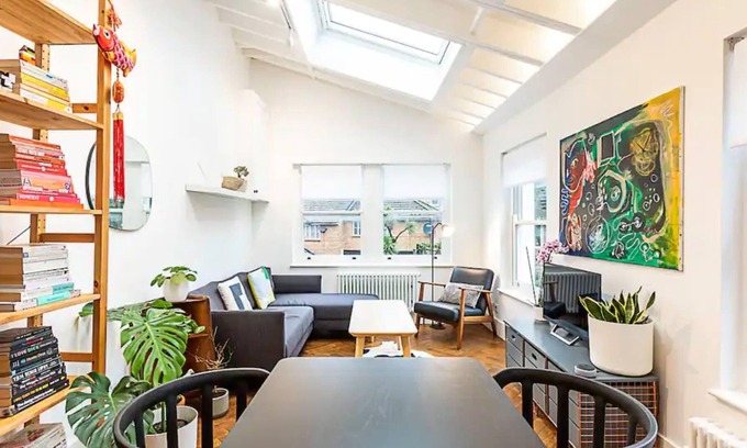 Hackney Downs Apartment | Stylish and Spacious 1BD in Clapton