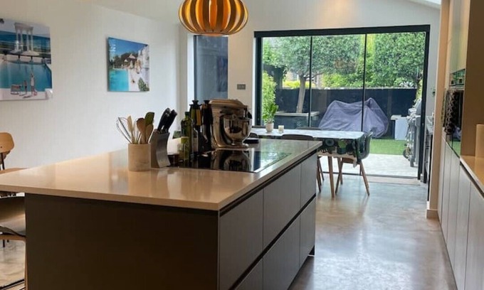 Northcote House | Stylish and Spacious House in Battersea SW11