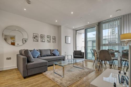 Vauxhall Apartment | Stylish and Spacious- One Bed in Nine Elms