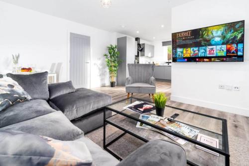 Smethwick Apartment | Stylish Apartment - 2 Bedrooms - Balcony - Parking - Netflix - Wifi - 7MC
