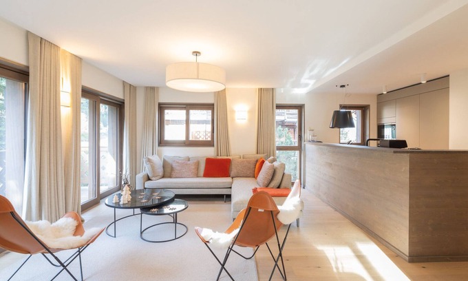 Le Praz Apartment | Stylish Apartment Near Slopes with Modern Amenities in Courchevel Le Praz