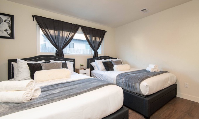 Downtown Los Angeles House | Stylish Apartment near Dodger St