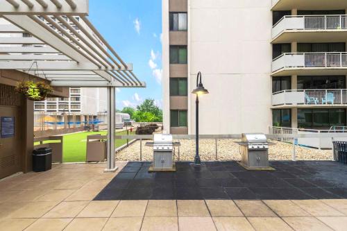 Crystal City Apartment | Stylish Apartment Near to Airport and Metro!