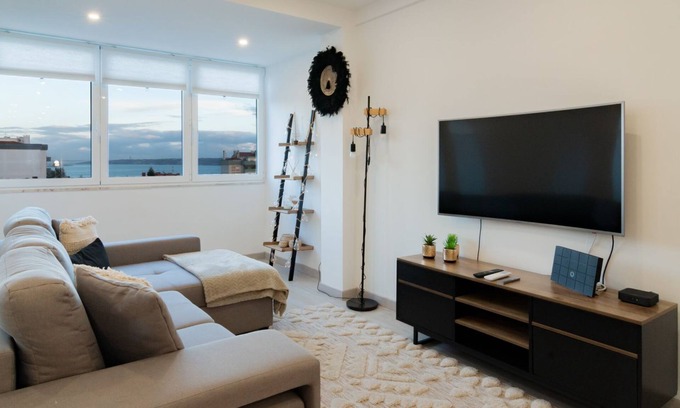 Paco De Arcos Apartment | Stylish Apartment W/River View by LovelyStay