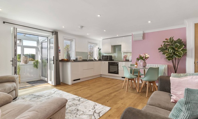 Llangynin Apartment | Stylish apartment with 2 bedrooms and stunning countryside views