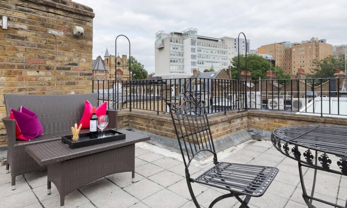 Covent Garden Apartment | Stylish Apartment With Private Rooftop in Covent Garden