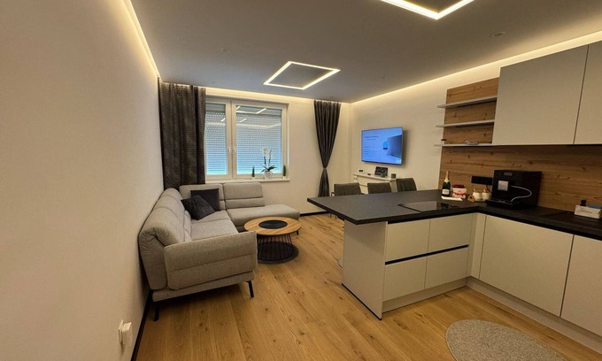 Matzleinsdorf Apartment | Stylish Apt Near Belvedere 15 Min to Center