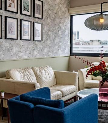 Ampliacion Granada Apartment | Stylish Apt with Pool and Gym