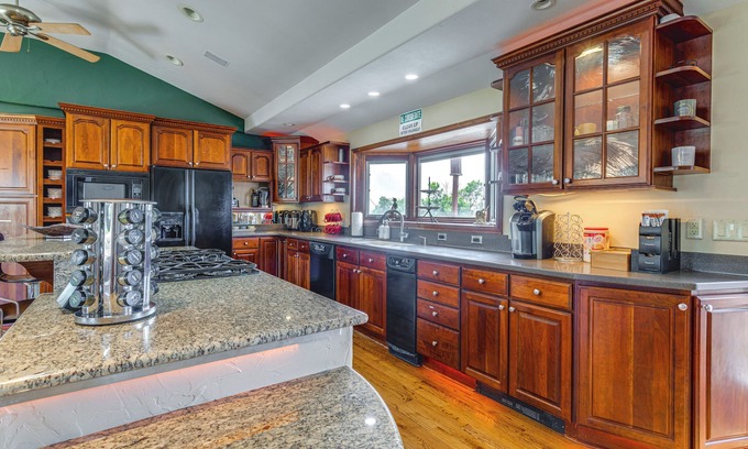 Aurora House | Stylish Aurora Farmhouse w/Deck, Animals On-Site!