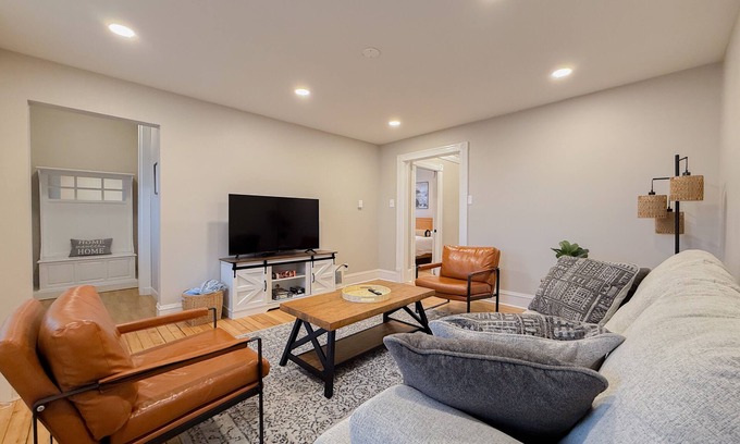 Bay View Apartment | Stylish Bayview Retreat- 12 min to Downtown MKE, Fiserv Forum & more!