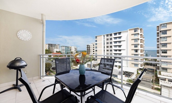 Redcliffe Condo | Stylish beachside unit 3 min walk to beach