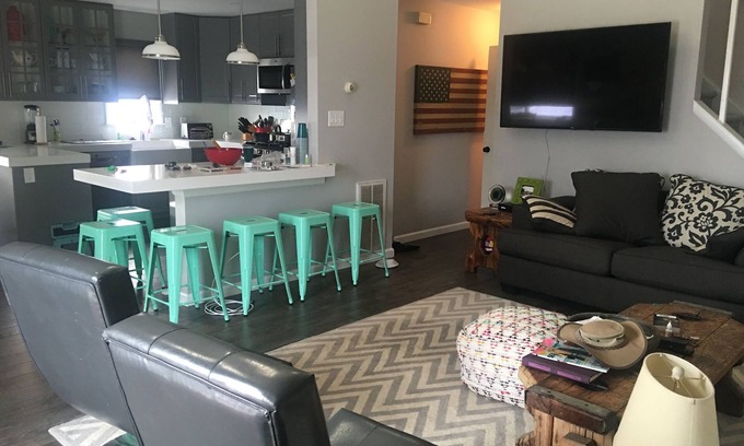 North Beach Haven House | Stylish Brant Beach Oceanside House. Recent Remodel, 3 houses to Ocean & by BBYC