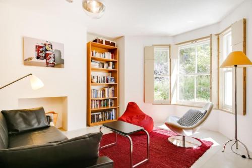 Hackney Apartment | Stylish bright apartment w private garden
