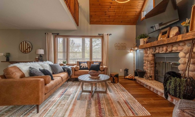 Rome House | Stylish Cabin-Hot Tub Game Room Near Sand Valley