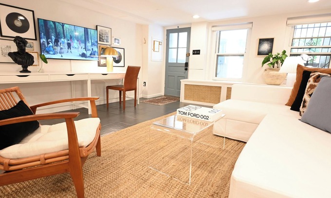 Kingman Park Apartment | Stylish Capitol Hill Guesthouse—Prime Location, Walk to Iconic DC Landmarks