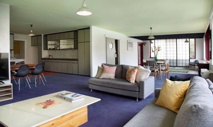St Kilda Apartment | Stylish, Central, 3-Bedroom, 2-Bath Apartment in St Kilda with pool & trampoline
