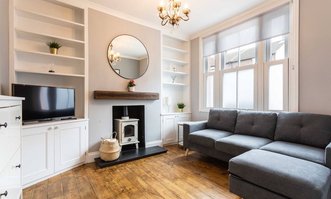 St Albans Cottage | Stylish City Centre House In A Quiet Road