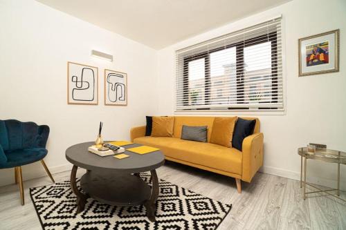 City Centre Glasgow Apartment | Stylish City Pad with Free Private Parking
