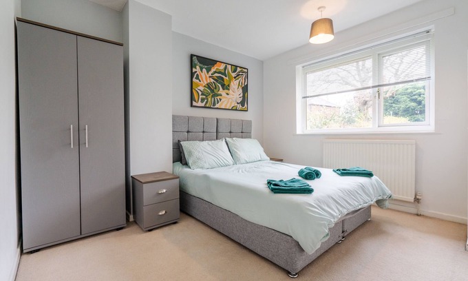 Sheffield City Centre House | Stylish & Comfortable 3BR Spacious Home w/Parking