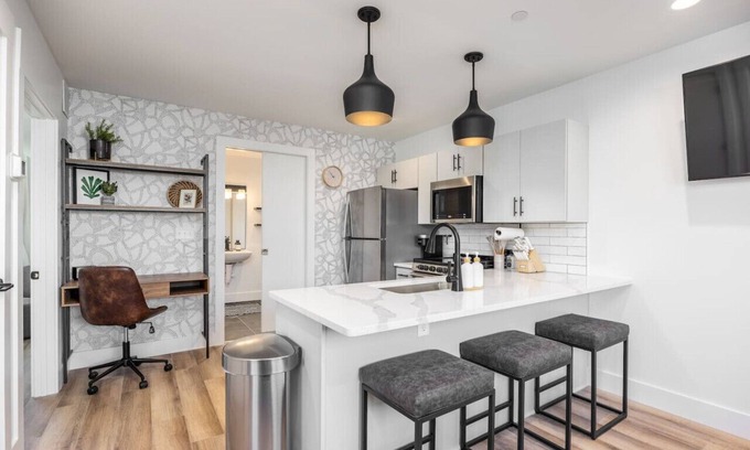 Hillsboro Village Apartment | Stylish Condo in Hillsboro Village 3 Beds + Parking
