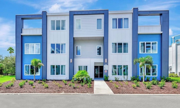 Reunion Hotel | Stylish Condo with Pool Table near Disney with Resort & Waterpark Access -.