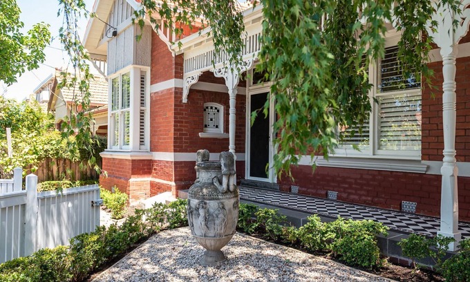 St Kilda House | Stylish Contemporary Retreat St Kilda