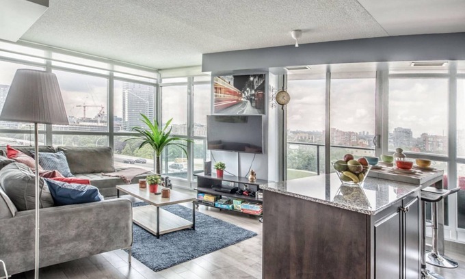 Bathurst Quay Hotel | Stylish Corner Panoramic | Steps to Lake & Downtown Core