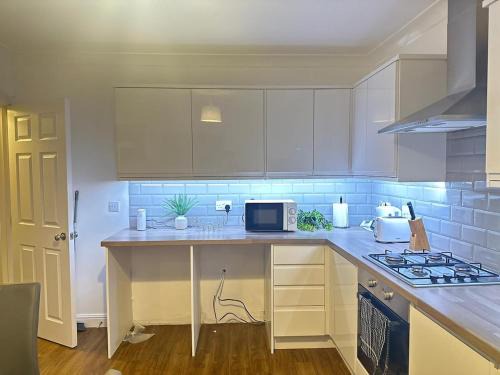 Northfleet Apartment | Stylish & Cosy 3 BR in Gravesend