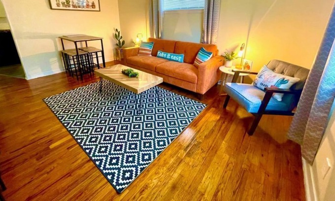 Northside Cottage | Stylish Cottage 220 - Free Parking - Self Check-in