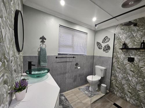 West Bank Apartment | Stylish Cozy Stay at Ferndale House Apartments