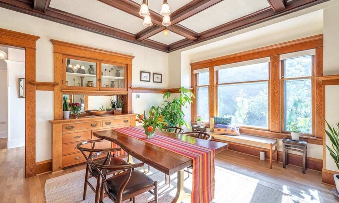 Irvington Apartment | Stylish Craftsman in the Heart of PDX