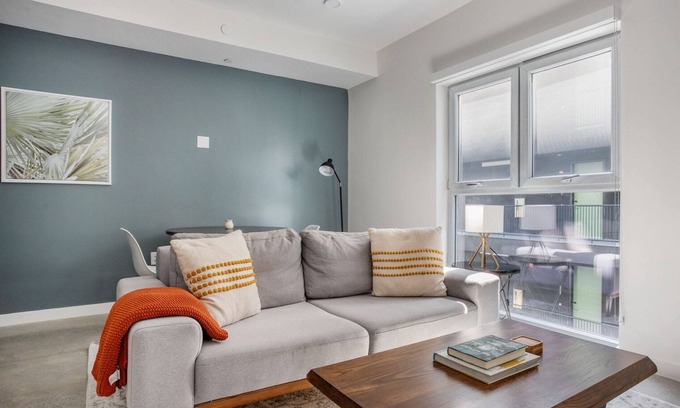 Palms Apartment | Stylish Culver City 1BR w/Gym & Roof Terrace, nr 405, by Blueground