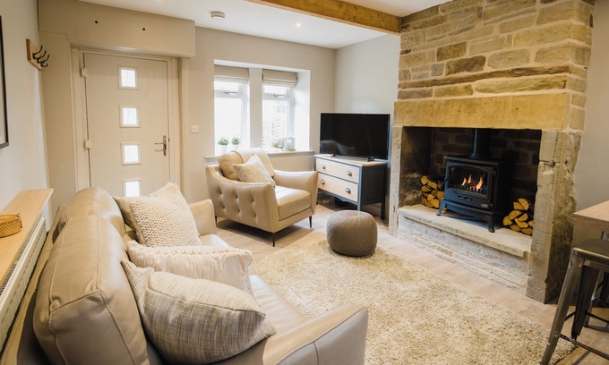 Hepworth Cottage | Stylish dog Friendly Cottage Near the Peak District and Holmfirth, Sleeps 3