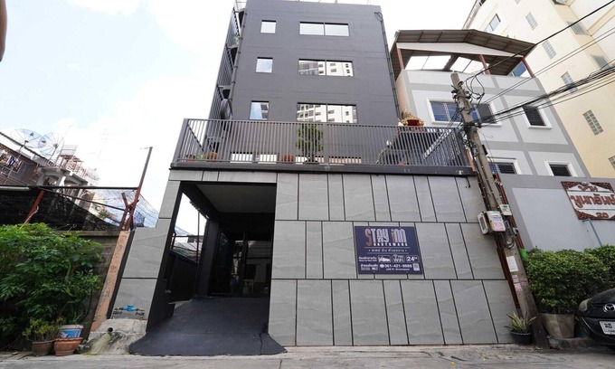 Samsen Nok House | Stylish Double Getaway | Unwind in Huaikwang
