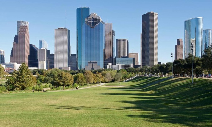 Montrose Apartment | Stylish Downtown Houston Condo ~Pool~Gym
