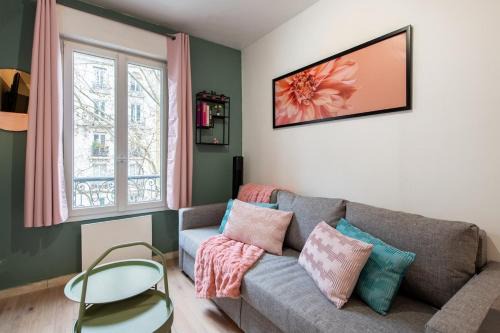 Epinettes Apartment | Stylish & Elegant I Metro is only 1minute away I Near Montmartre