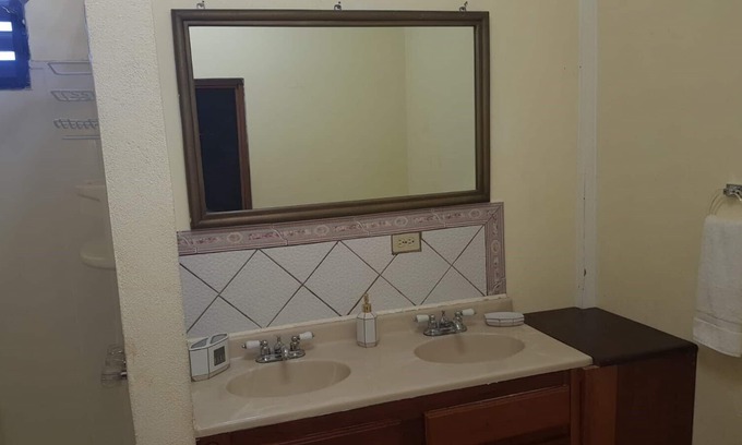 San Ignacio House | Stylish Family sized house 5 minutes from Center of San Ignacio Town