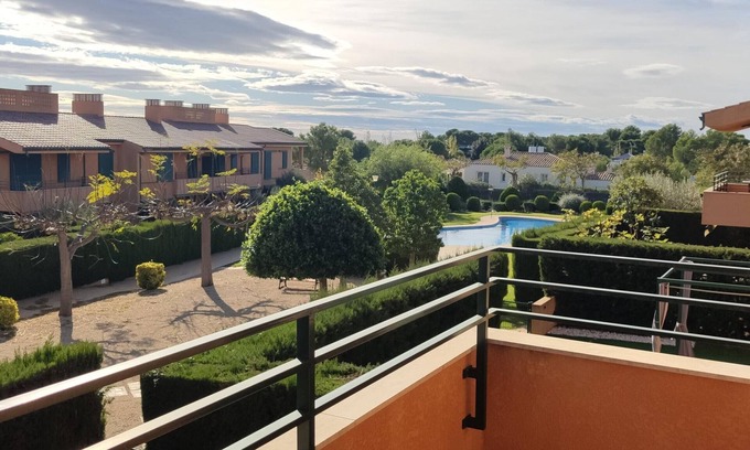 L Almadrava Apartment | Stylish Family-Friendly Apartment with Pool Near the Beach in L'Ametlla de Mar