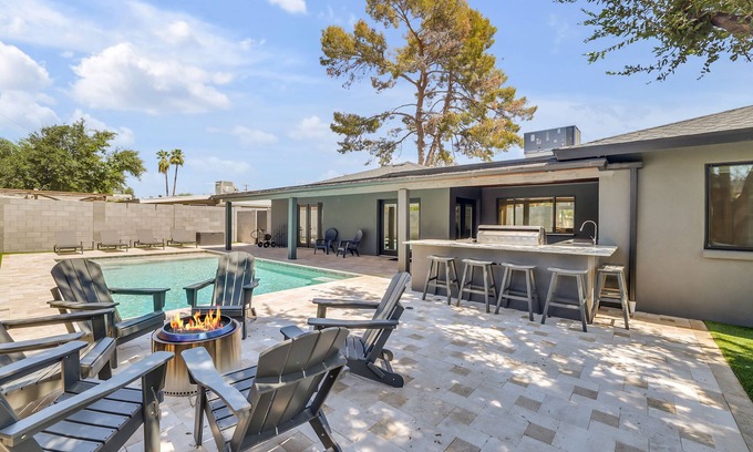 Village Grove House | Stylish Family-friendly 5 bedroom just 2 miles from Old Town Scottsdale.