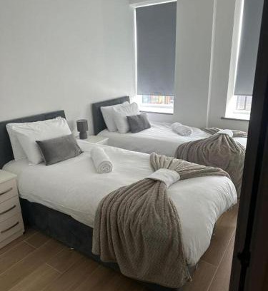 West Finchley Apartment | Stylish Finchley 2-Bedroom Flat - Near Tube