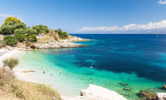 Kassiopi Apartment | Stylish First Floor Two Bedroom Flat in Kassiopi With Breakfast