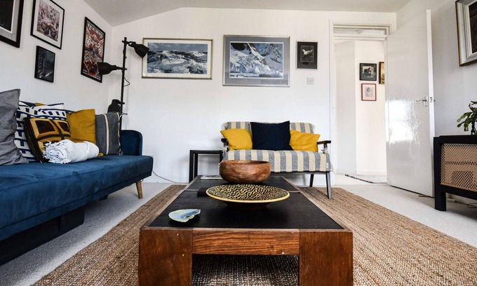 Bristol Apartment | Stylish Flat in Cotham, Free On-street Parking