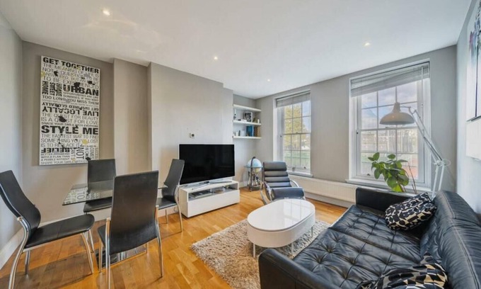 Ferndale Apartment | Stylish Flat in Brixton, London