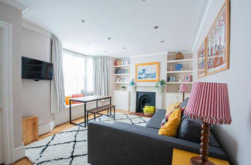 Hammersmith Broadway Apartment | Stylish Flat Near Hammersmith & Holland Park