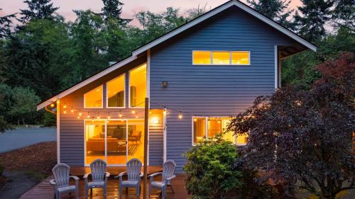 Clinton House | Stylish Forest Getaway on Whidbey Island Near Beaches Wineries Trails Cedarview Retreat by AvantStay