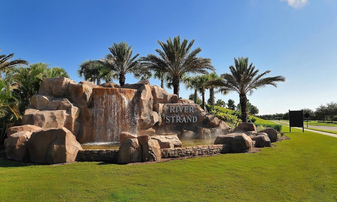Braden River Condo | Stylish Furnished Chic 2 Bed Top Floor View Condo At River Strand CC