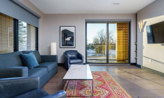 Berkeley Hotel | Stylish Getaway w/Balcony & Scenic Mountain Views