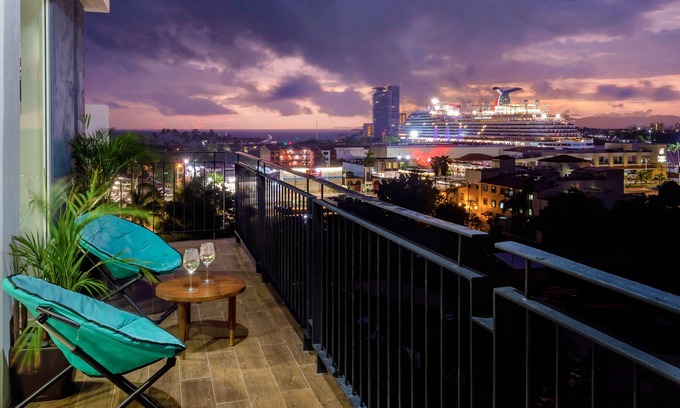 Fluvial Vallarta Apartment | Stylish Golden Beach View Apartmen